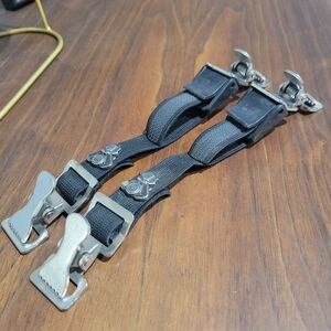 Motorcycle pant clips